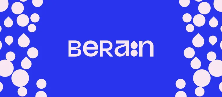 Logo BeRain rosa al centro su fondo blu, con gocce e cerchi rosa ai due lati